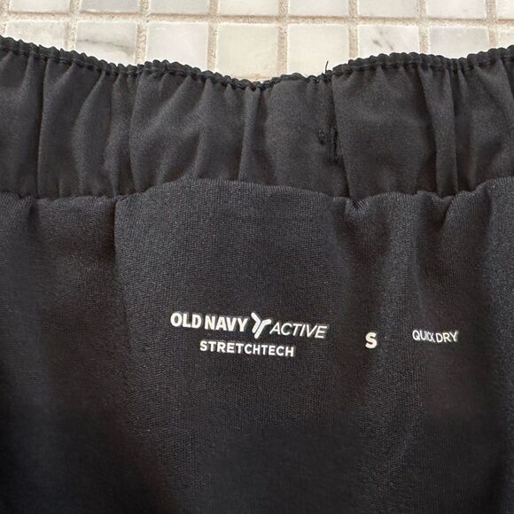 Old Navy Active Stretch Tech Quick Dry Black Shorts - Picture 3 of 6